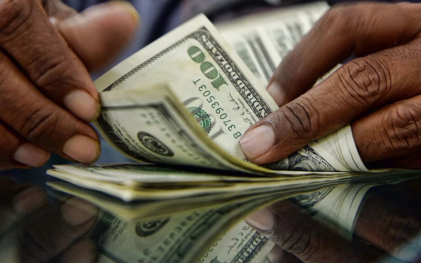 سعرُ دولار السوق السوداء صباح اليوم