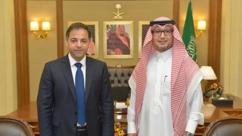 هل طلب منصوري مساعدة مالية من البخاري؟