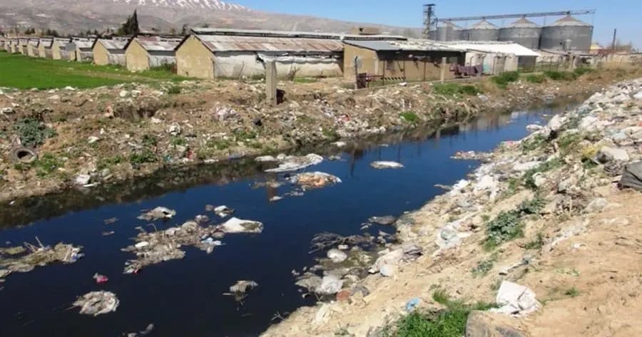 إخبار من "مصلحة الليطاني" حول التعدّيات الناتجة من مخيمات السوريين
