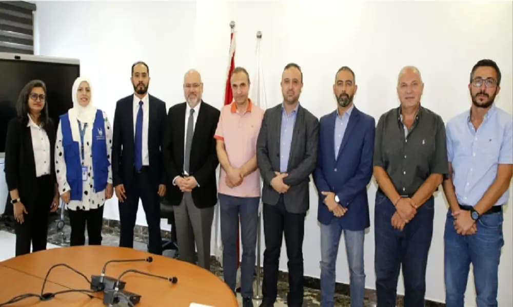 الأبيض: نقف في الصف الأول إلى جانب المرضى