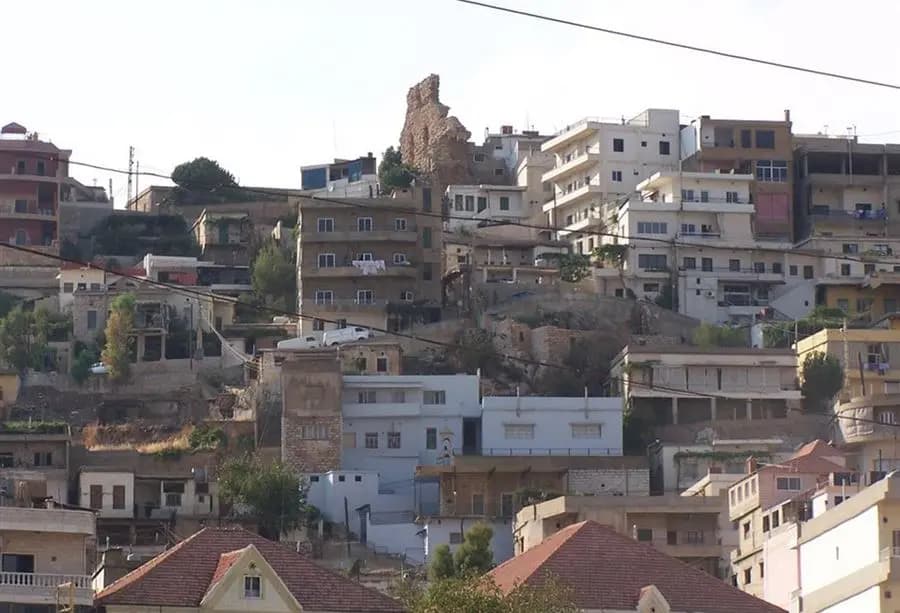 مروّج مخدرات بإقامة غير شرعية في قبضة الأمن