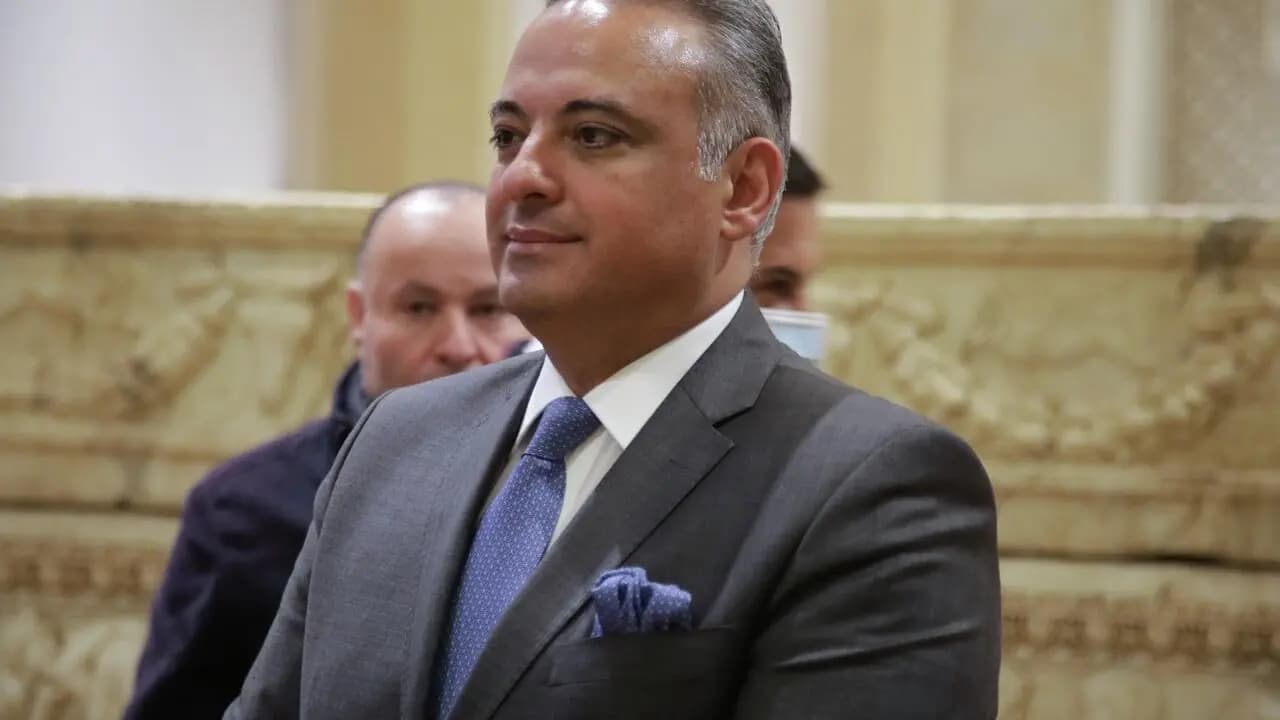 المرتضى: من لهُ أذنانِ فليَسمع