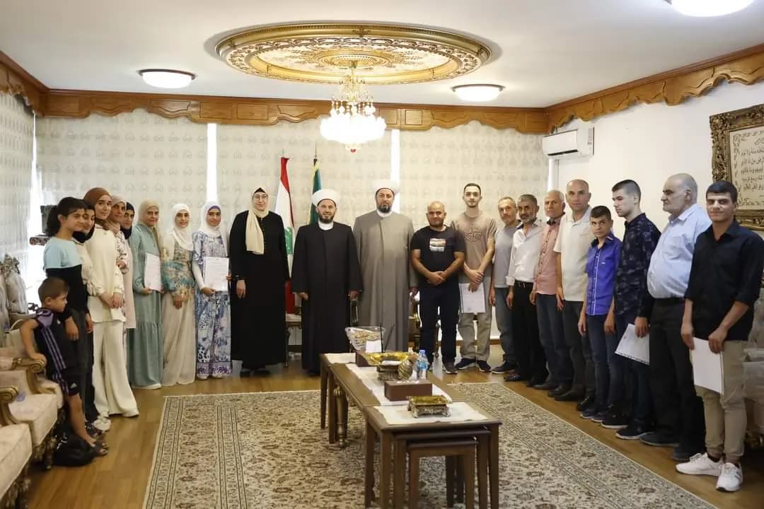 تسليمُ منحةِ العلامة المفتي خليل الميس في مؤسّساتِ أزهر البقاع