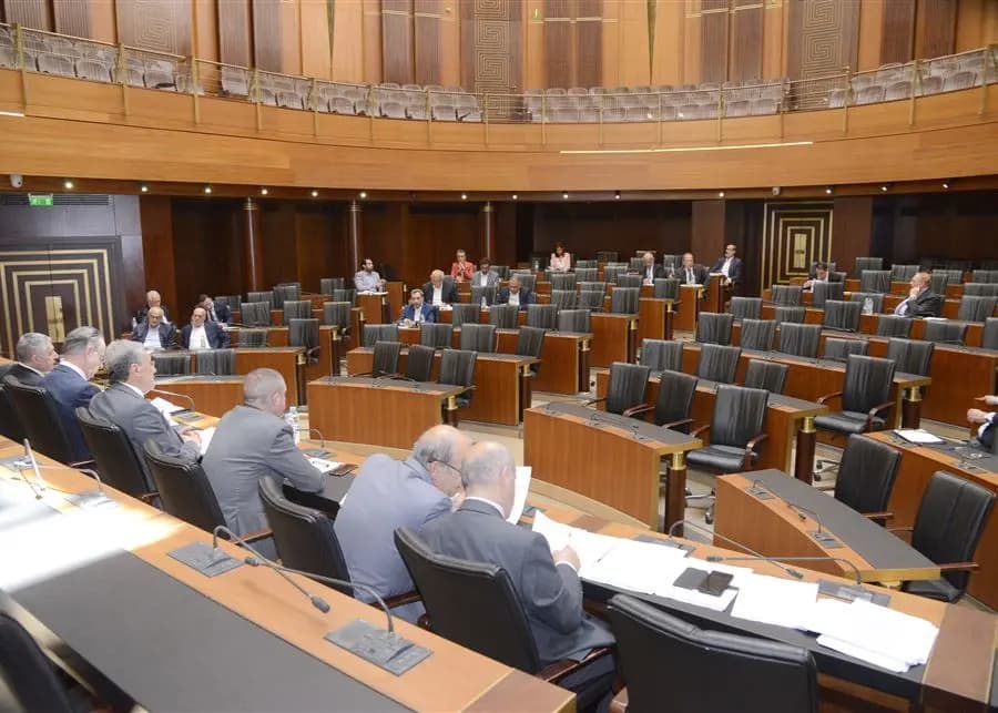 لجنةُ الإدارة تُناقش تنظيمَ وضع النّازحين السّوريّين