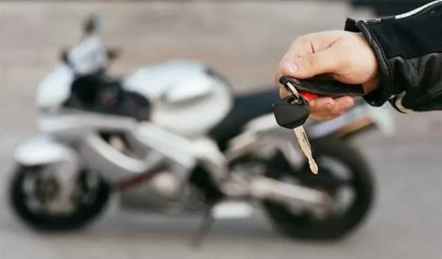 "إنكربت" تحجز الدراجات النارية