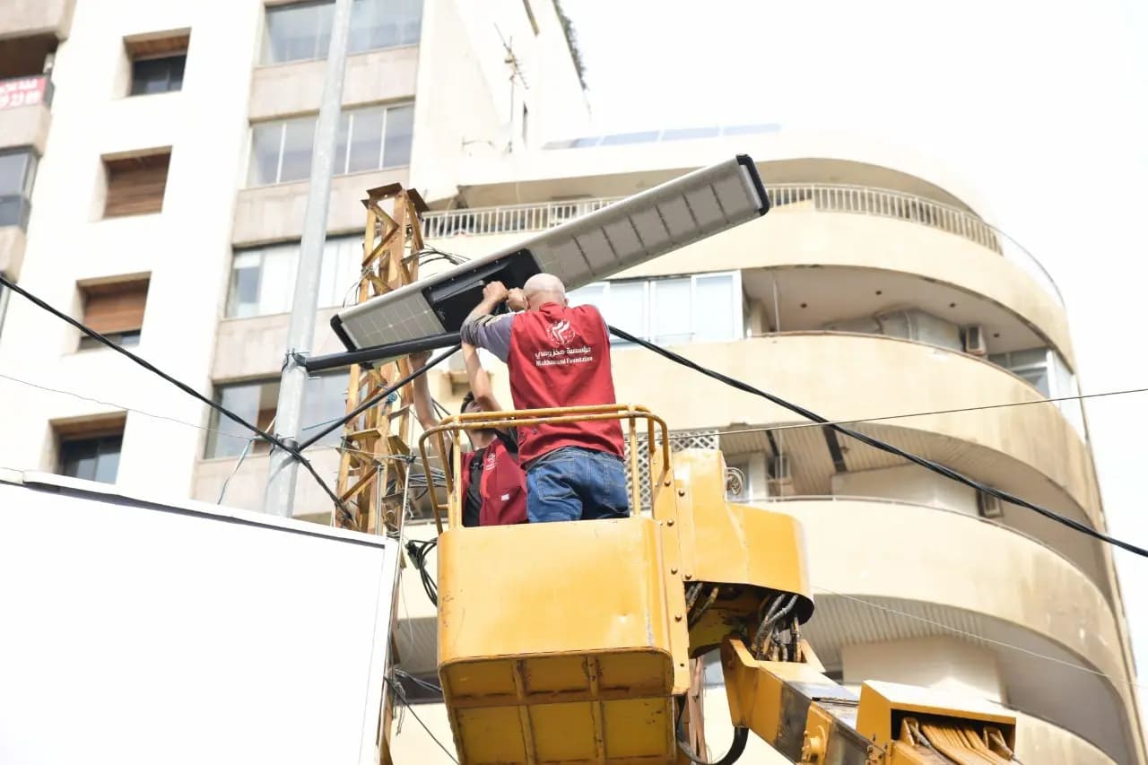 أول وأكبر مشروع إنارة لشوارع بيروت بالطاقة الشمسية