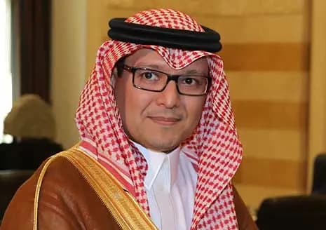 إضاءة مبنى السفارة السعودية في بيروت.. والمناسبة؟