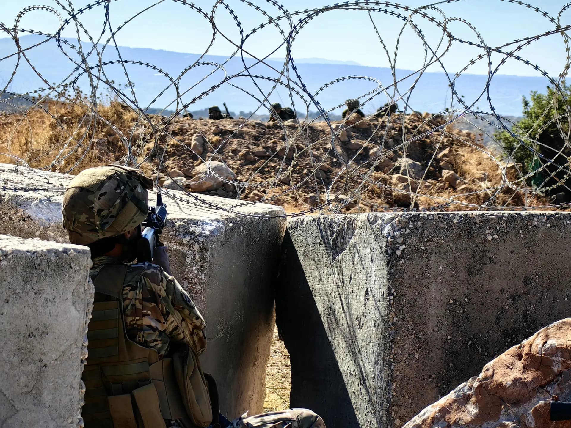 تأهبٌّ واستنفارٌ في الجنوب.. هذا ما فعلهُ الجيشُ اللبناني