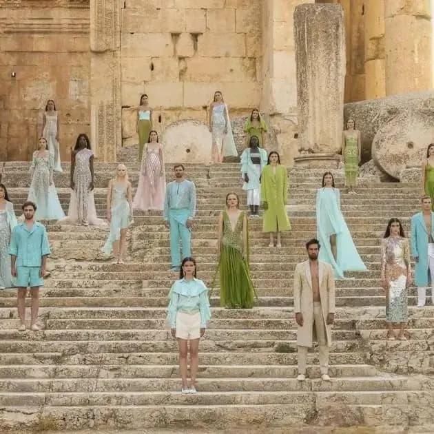لأول مرة.. مدرج قلعة بعلبك منصّة لعرض الأزياء