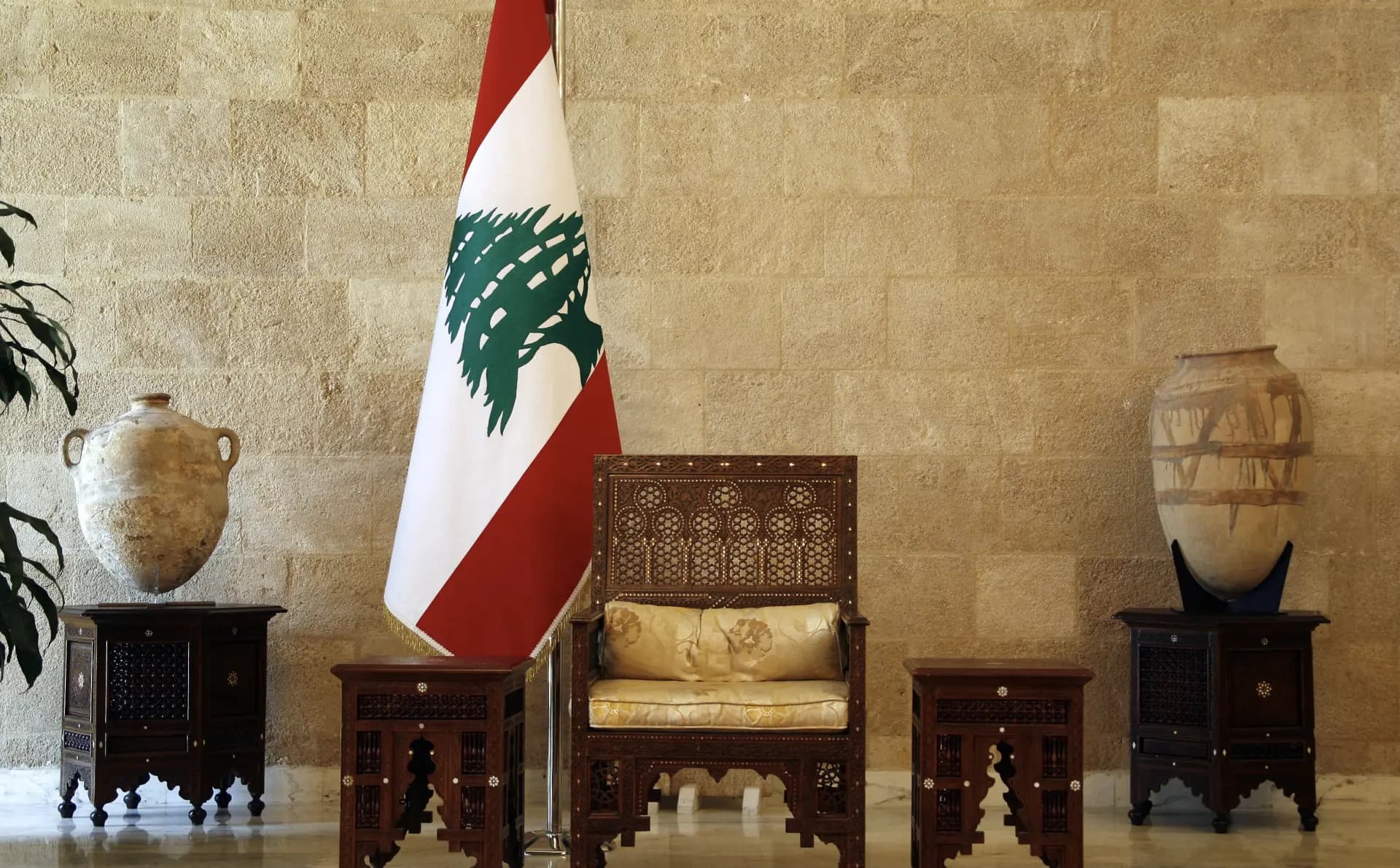 الخيار الثالث والرئيس اللبناني الضعيف وهيمنة التطبيع الأميركي
