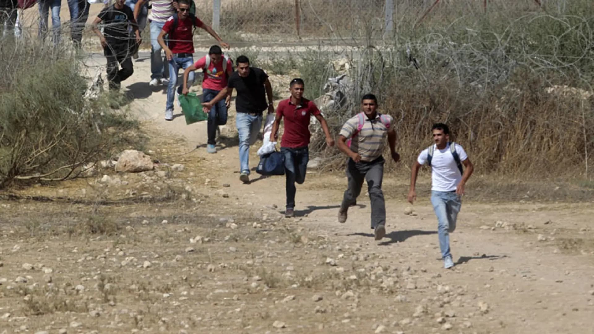 نائبٌ يهاجمُ الجيش بسبب النزوح.. ويغيبُ عن اجتماعٍ لبحث الأزمة