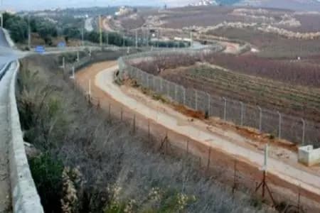 ما صحة استهداف العدو لدراجات نارية على الحدود مع لبنان؟