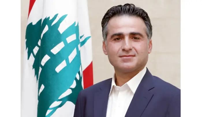 حمية: الخروق الجوية الإسرائيلية خطيرة فوق مطار بيروت