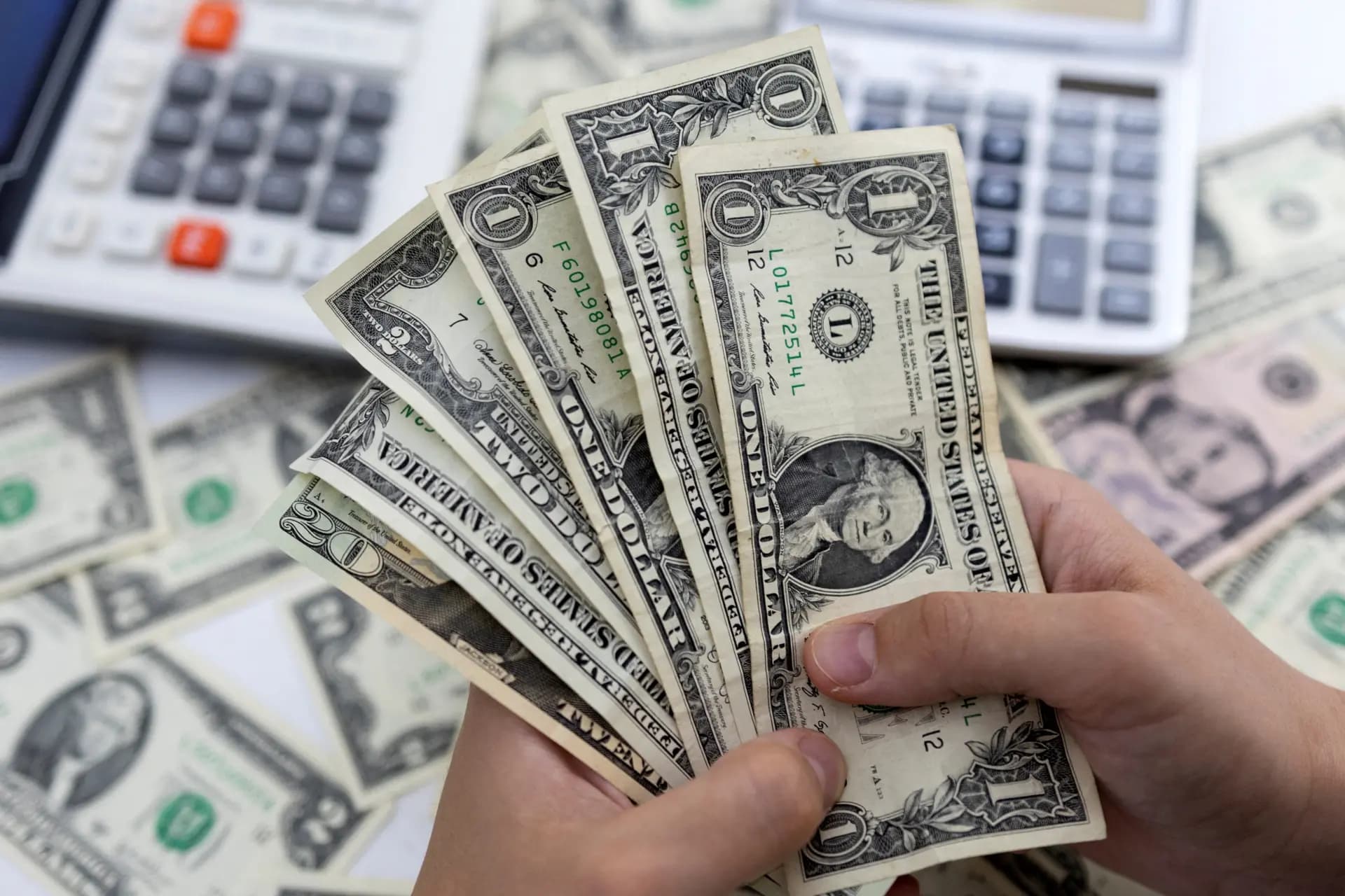 افتتاحية "الدولار" صباح اليوم
