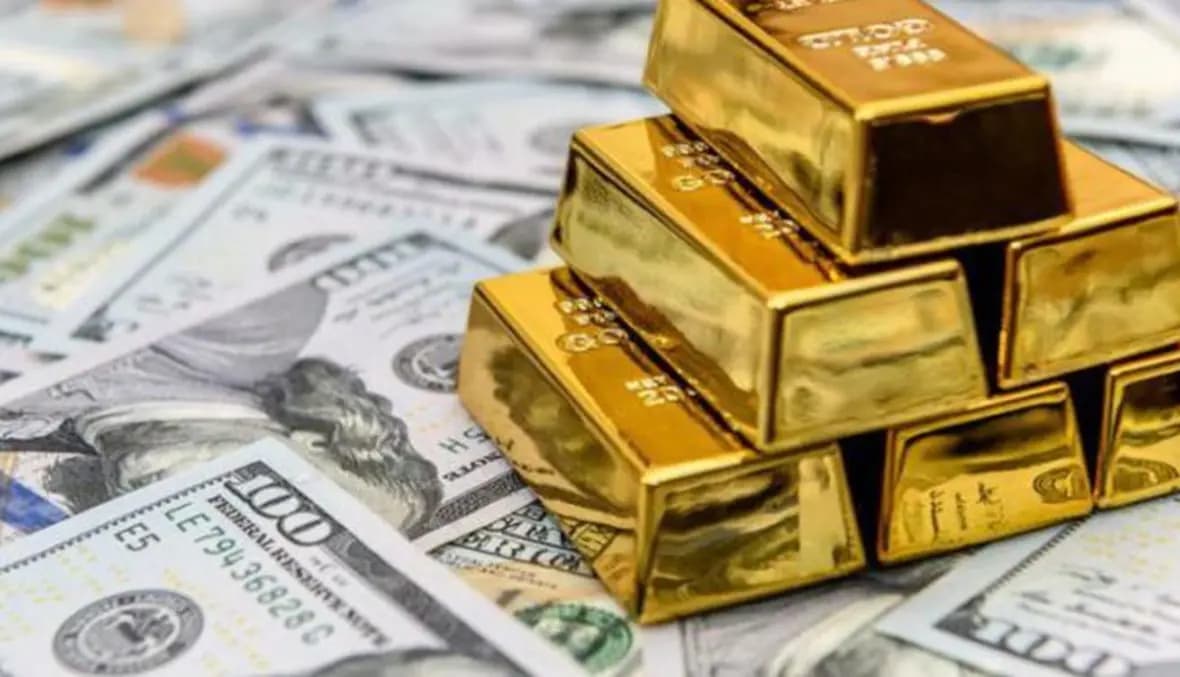 أسعار الذهب تتراجع مع ارتفاع الدولار