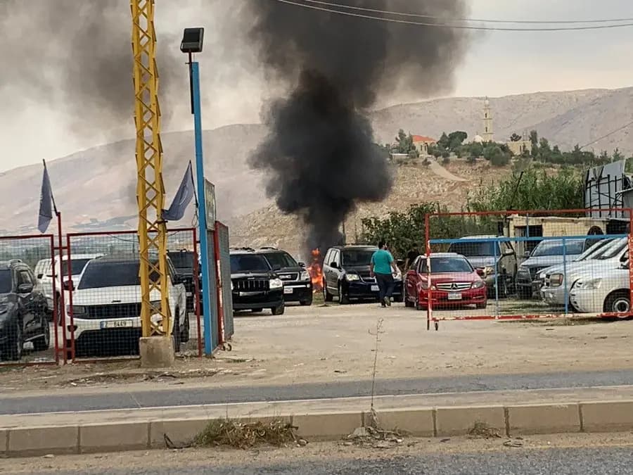 في مجدل عنجر.. حريق داخل معرض سيارات