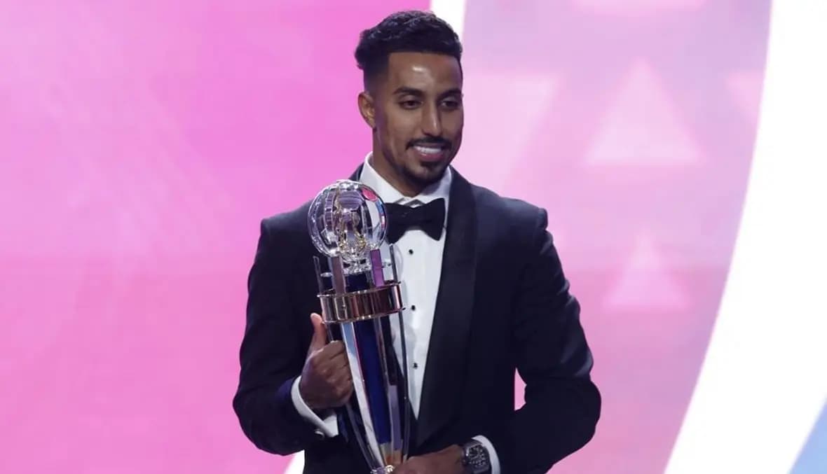 الدوسري يفوز بجائزة أفضل لاعب في آسيا لعام 2022