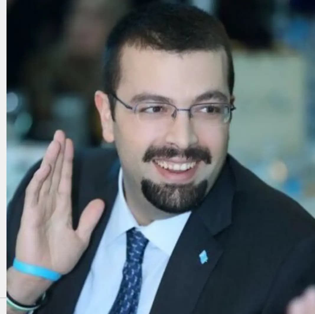 أحمد الحريري متوجهًا إلى السنيورة عبر تويتر: كلامك عن تعليق مشاركة تيار المستقبل في الانتخابات يحاكي كلام حزب الله .