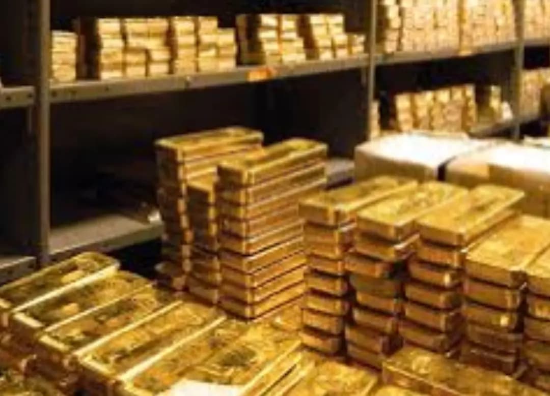 الذهب يهبط لأدنى مستوى في شهرين متضررًا من صعود الدولار