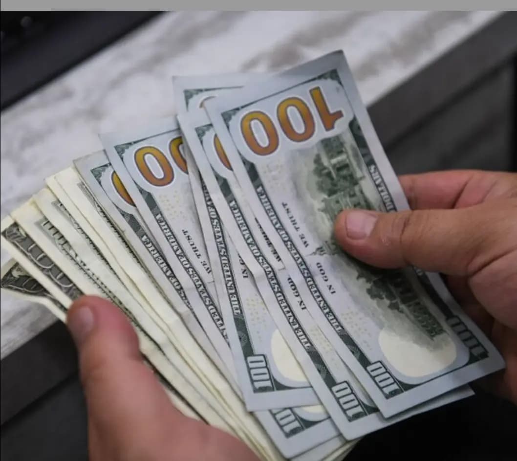 هكذا افتُتح الدولار صباحًا في السوق السوداء
