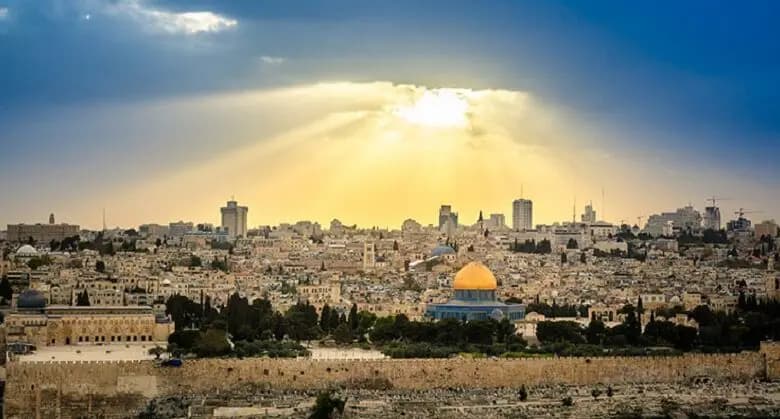 بخطّ يده.. رسالة من "السيّد" إلى عوائل الشـ.ـهداء