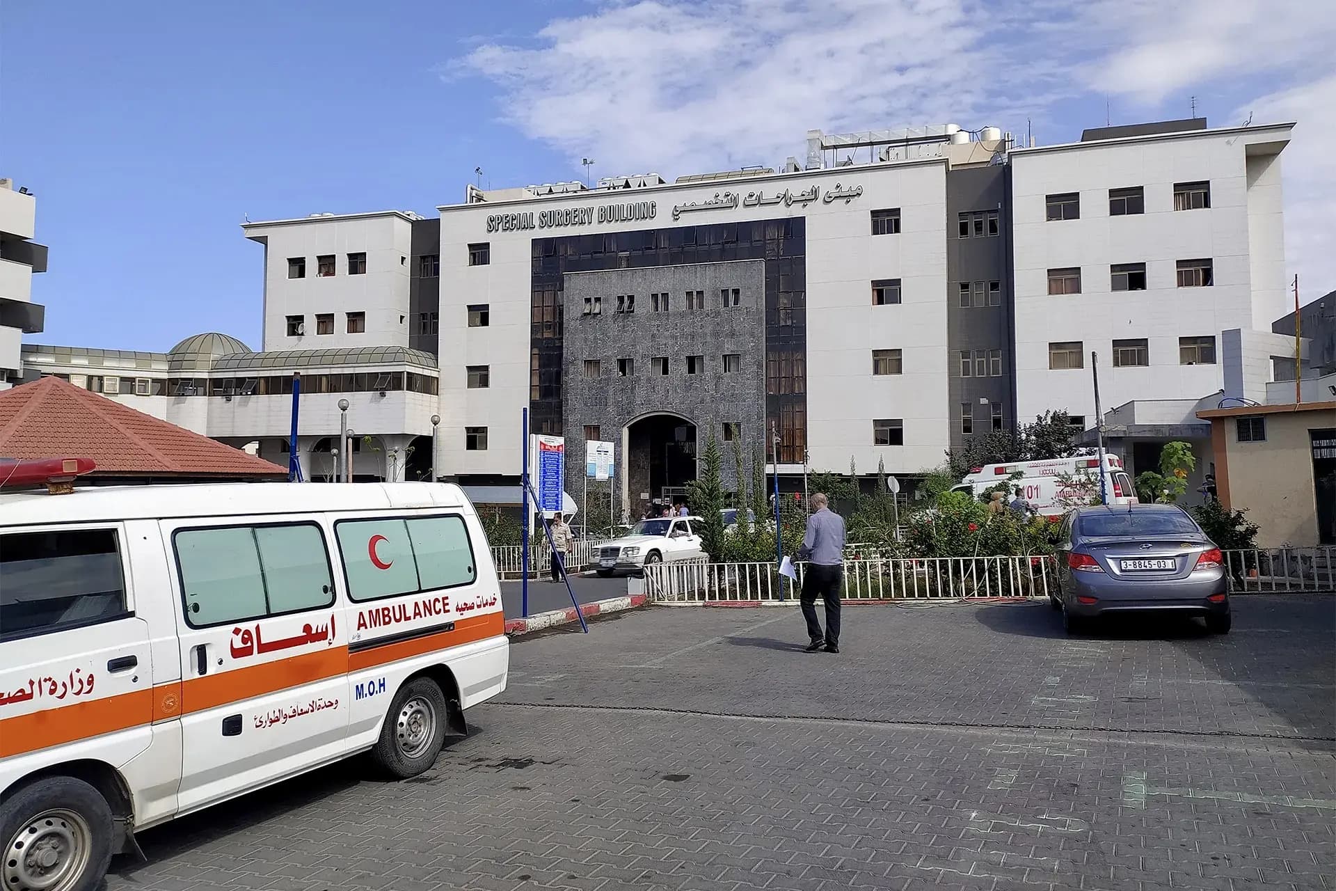 بعد غرقه بالظلام… ٧ آلاف شخص داخل مستشفى الشفاء دون طعام