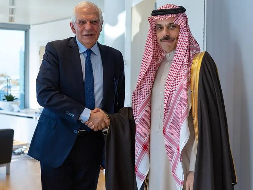 فرحان يؤكد لبوريل على أهمية الممرات الإنسانية في غـ.ـزة