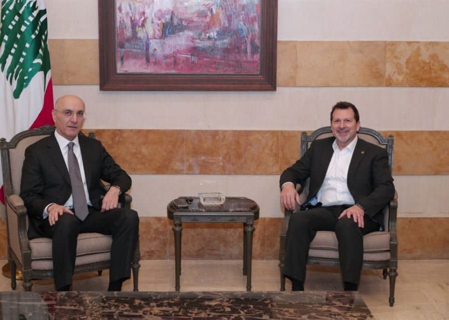 الحجار وشحادة يوقعان مشروع إطلاق الهوية الرقمية الوطنية