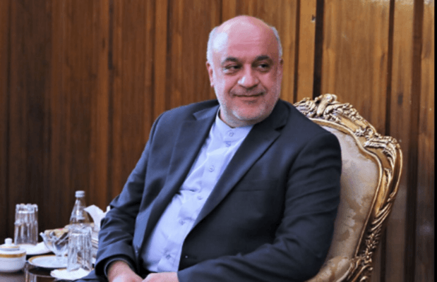 "سيبقى دائما في القلب".. السفير الإيراني يغادر لبنان