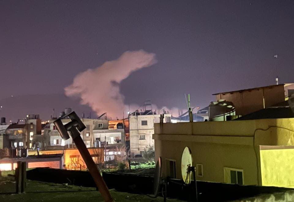 غارات إسرائيلية بقاعًا.. وتدمير مبنى بالكامل