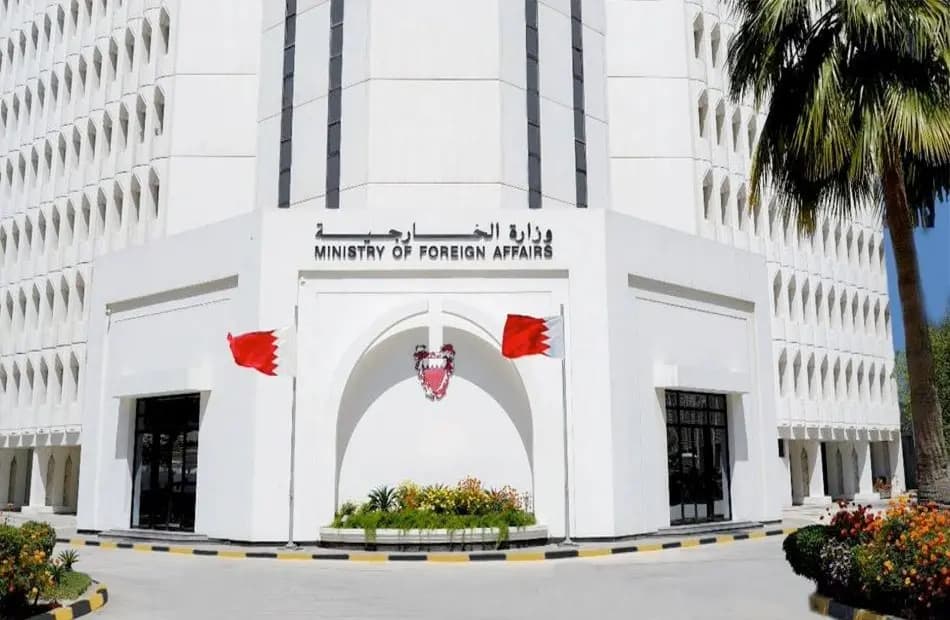 البحرين تدين هجمات إيران وتطالب بإجراءات رادعة
