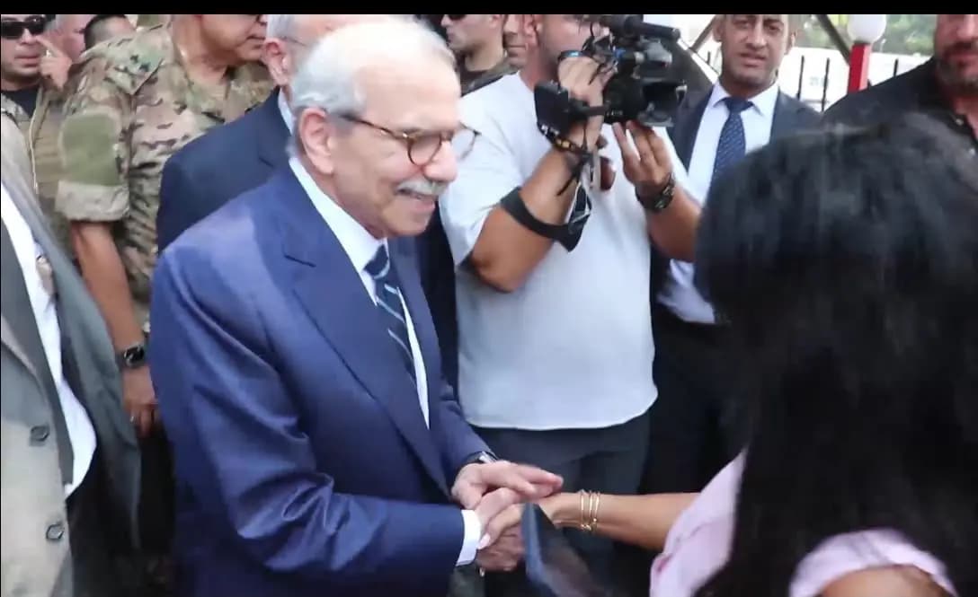 سلام يلتقي أبناء القرى الحدودية في صور