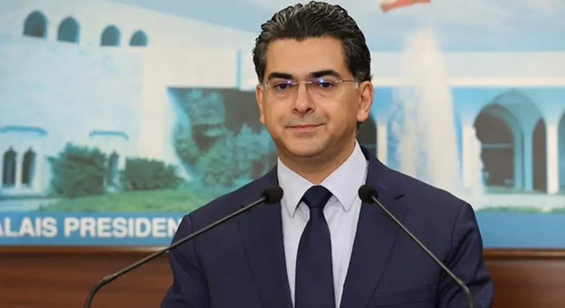 "الطيور" تفرض إجراءات حول المطار!