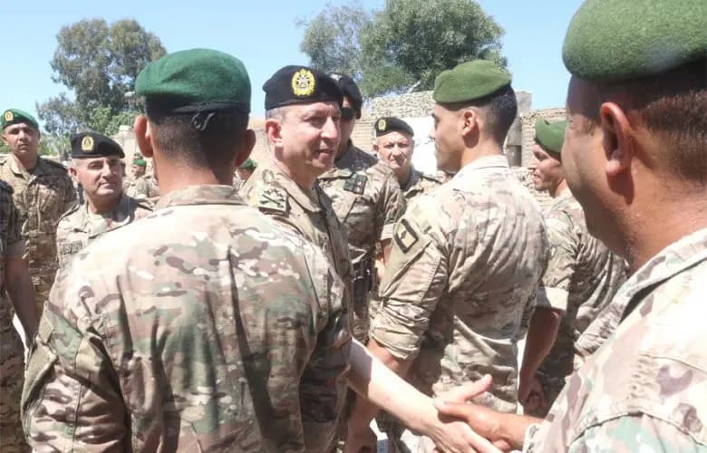 قائد الجيش يتفقد الوحدات المنتشرة في الجنوب