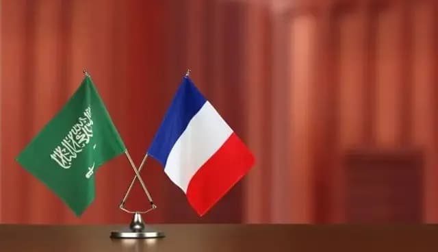 بيان فرنسي - سعودي: خارطة طريق لإعادة الاستقرار بالمنطقة