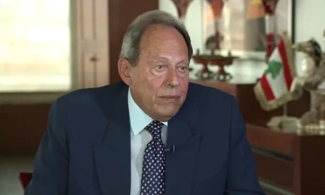لحود: العقوبات وسام شرف