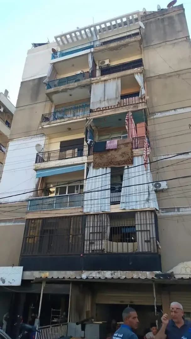 "بسبب التصدعات".. إنذار بإخلاء مبنى في طرابلس