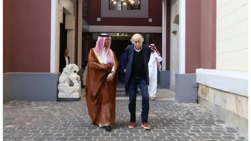 "زيارة وداعية".. جنبلاط يشيد بدور بخاري في توطيد العلاقات