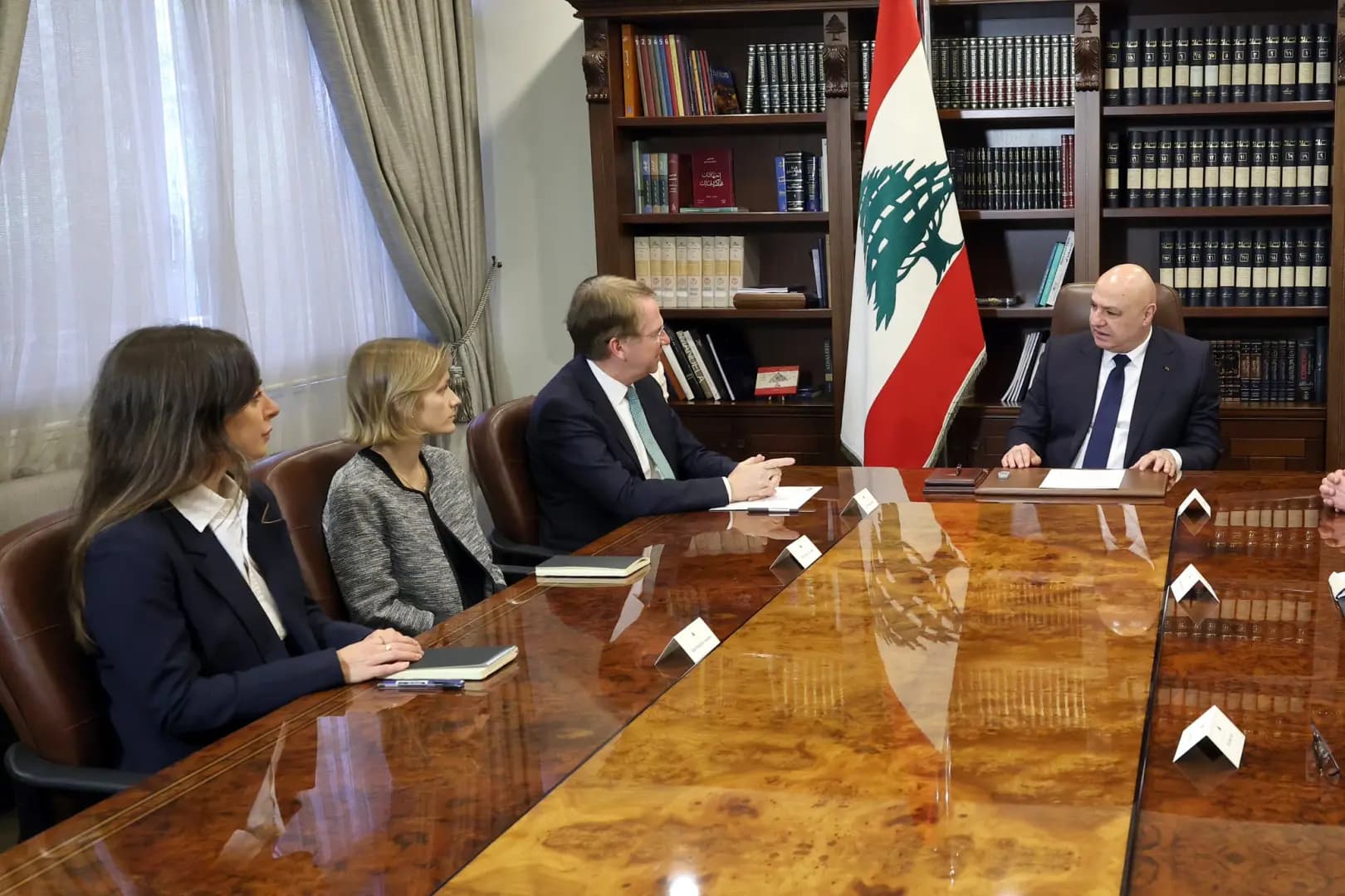 عون يستقبل دوريل: لتلافي الفراغ في الجنوب