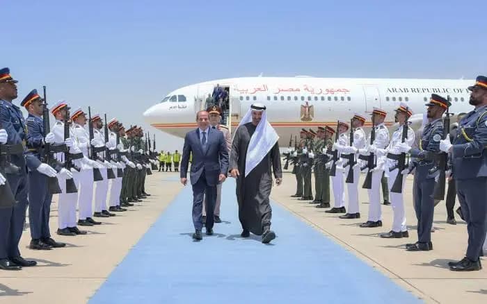 السيسي في الإمارات.. هندسة التوازنات في لحظةٍ مفصليّة