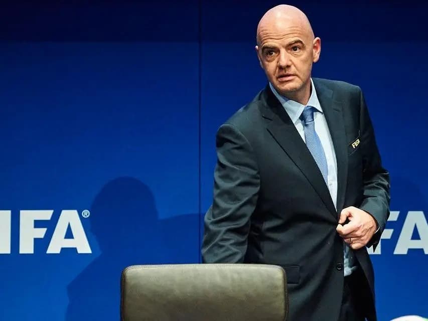 بالصورة: انفانتينو يحمل علم لبنان في كأس العالم