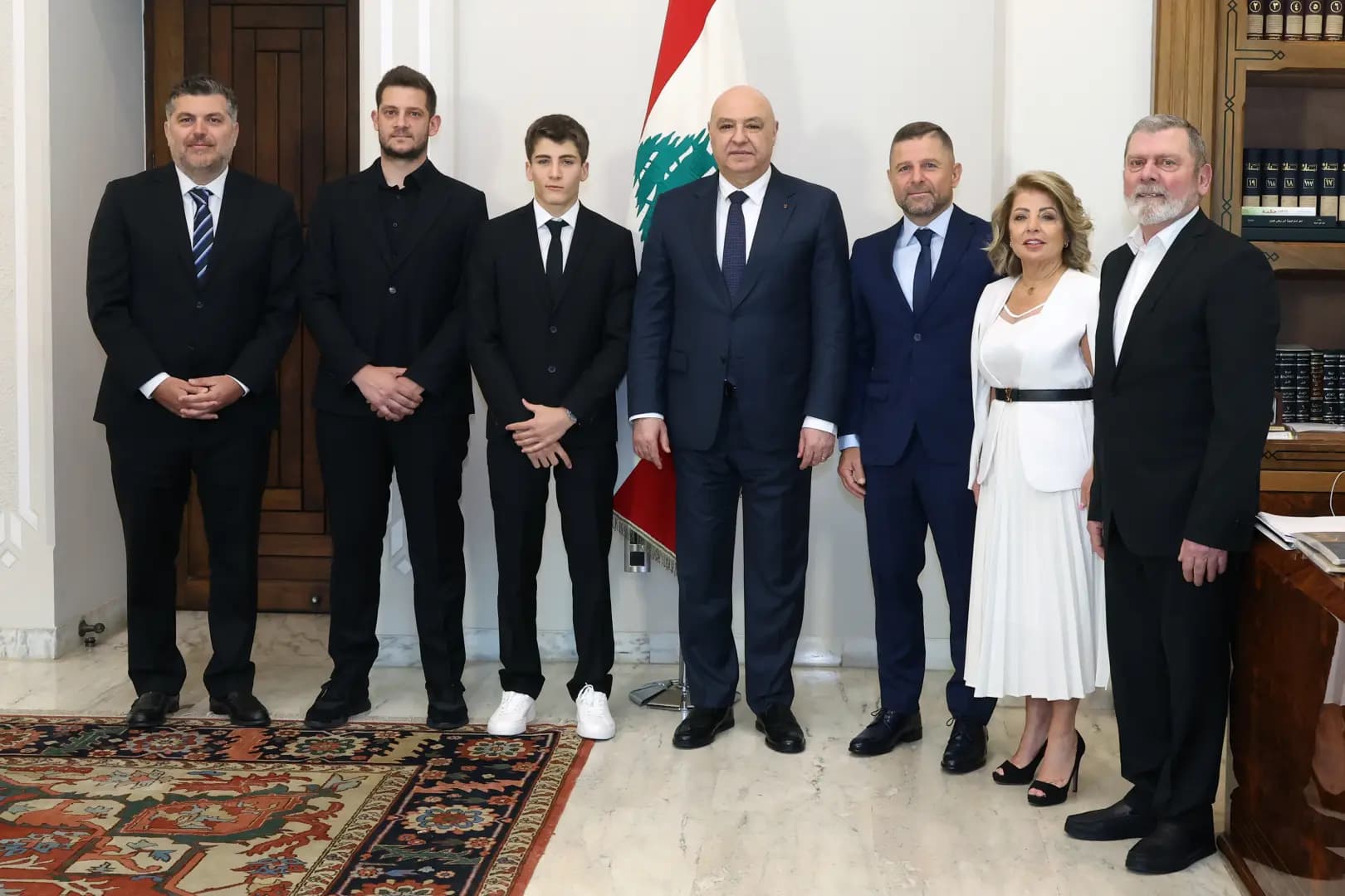الرئيس عون يستقبل الشاب كريستوفر فغالي مهنئا
