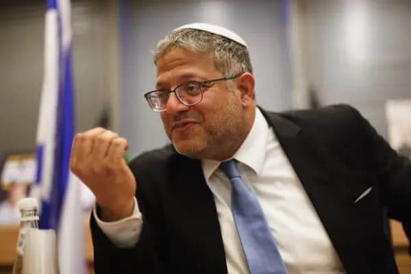 بن غفير: بدأنا في طلب الملابس الحمراء