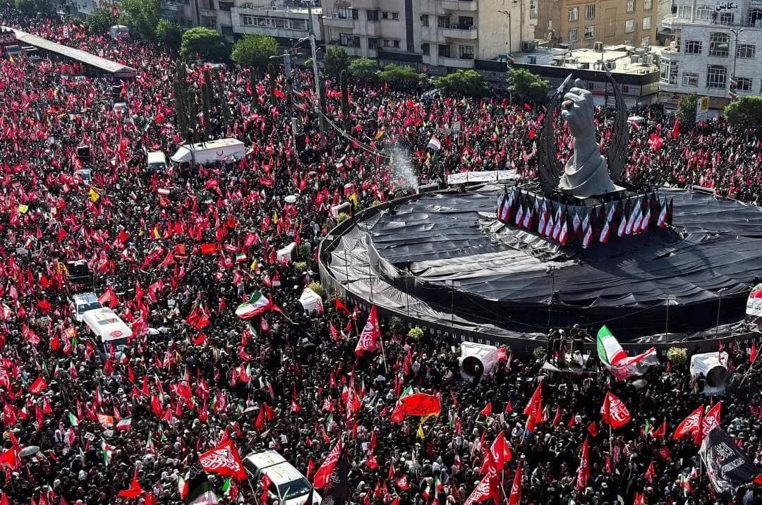 موكب تشيـ. ـيع خامنئي ينطلق في طهران