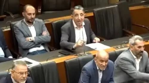 "يلي فيه مسلة تحت "باطو" بتنعرو".. سجال في مجلس النواب بين نائبين!
