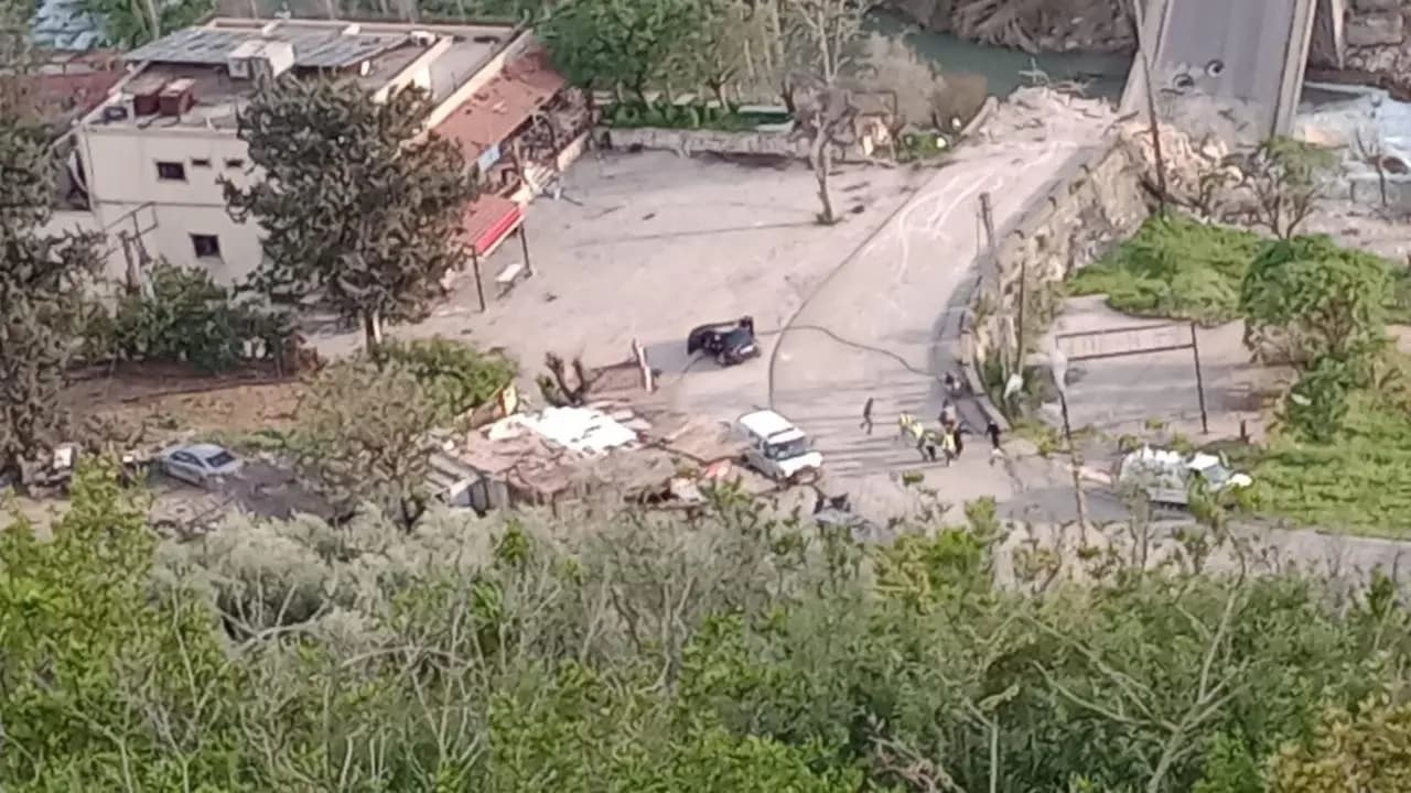 بالصور.. إصابات جراء استهداف مسيرة لمحيط مجرى نهر الليطاني