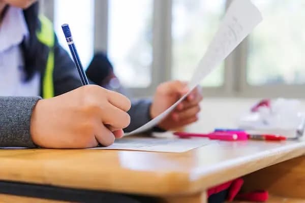 دعوات لحماية الطلاب عبر إلغاء الامتحانات