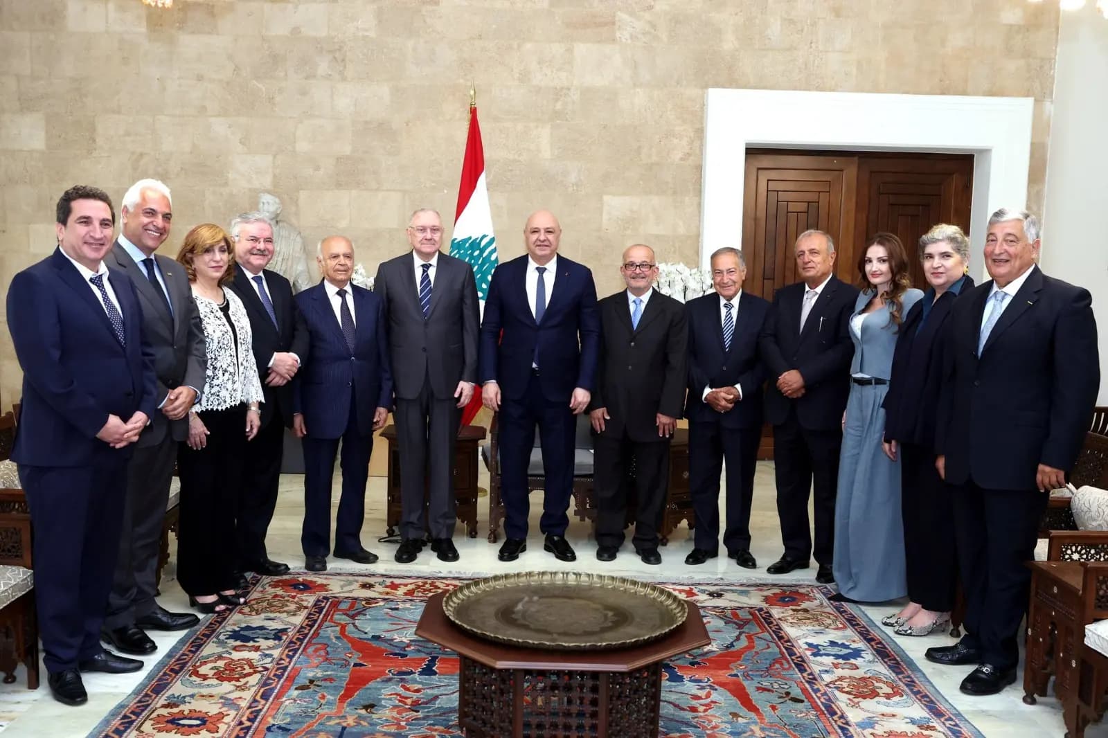 عون لوفد "العاملية": الجيش والدولة هما المظلة لحماية اللبنانيين