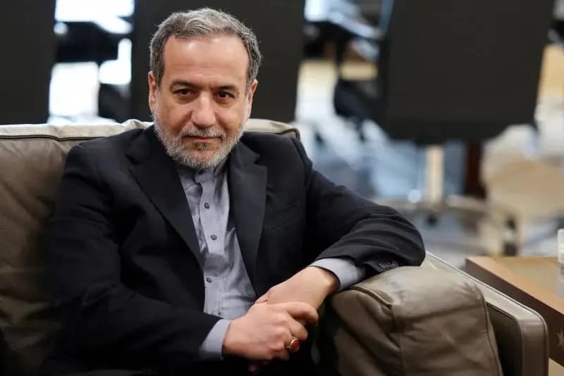 “القواعد الأميركية ستكون هدفاً للرد”.. عراقجي يوجّه رسائل حاسمة