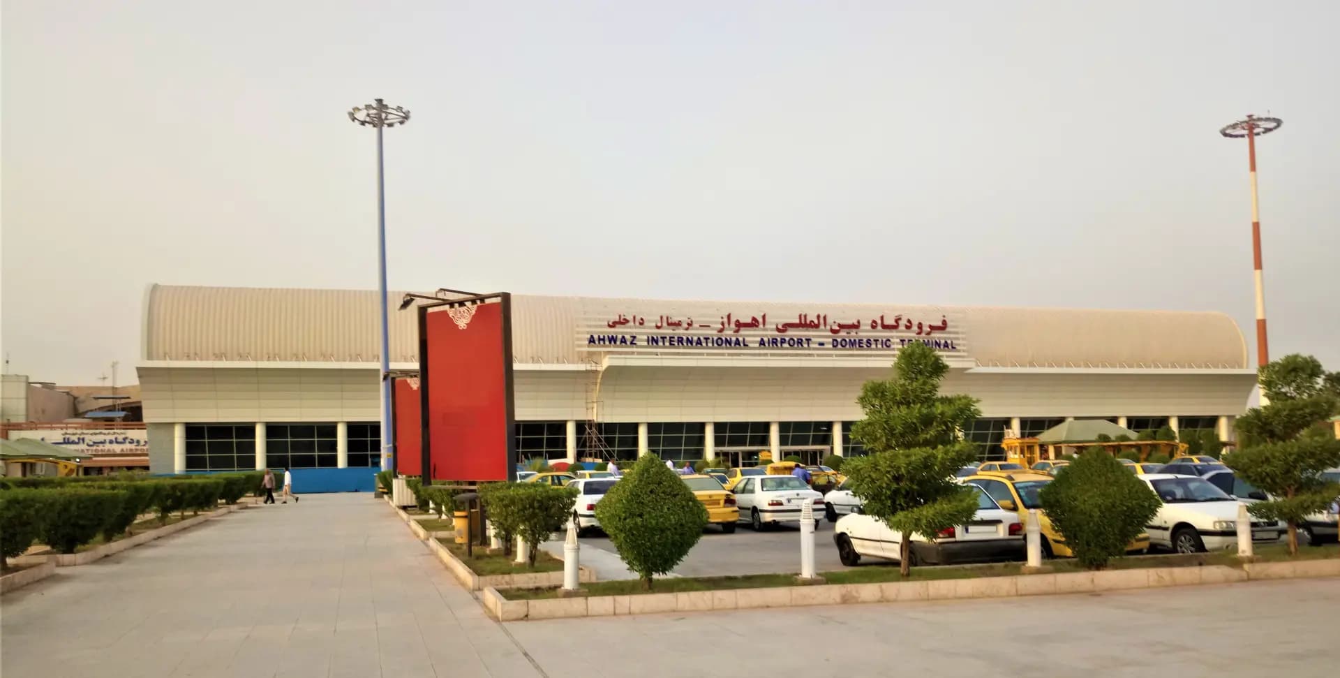 غـ.ارات تستهدف المطارات الإيرانية